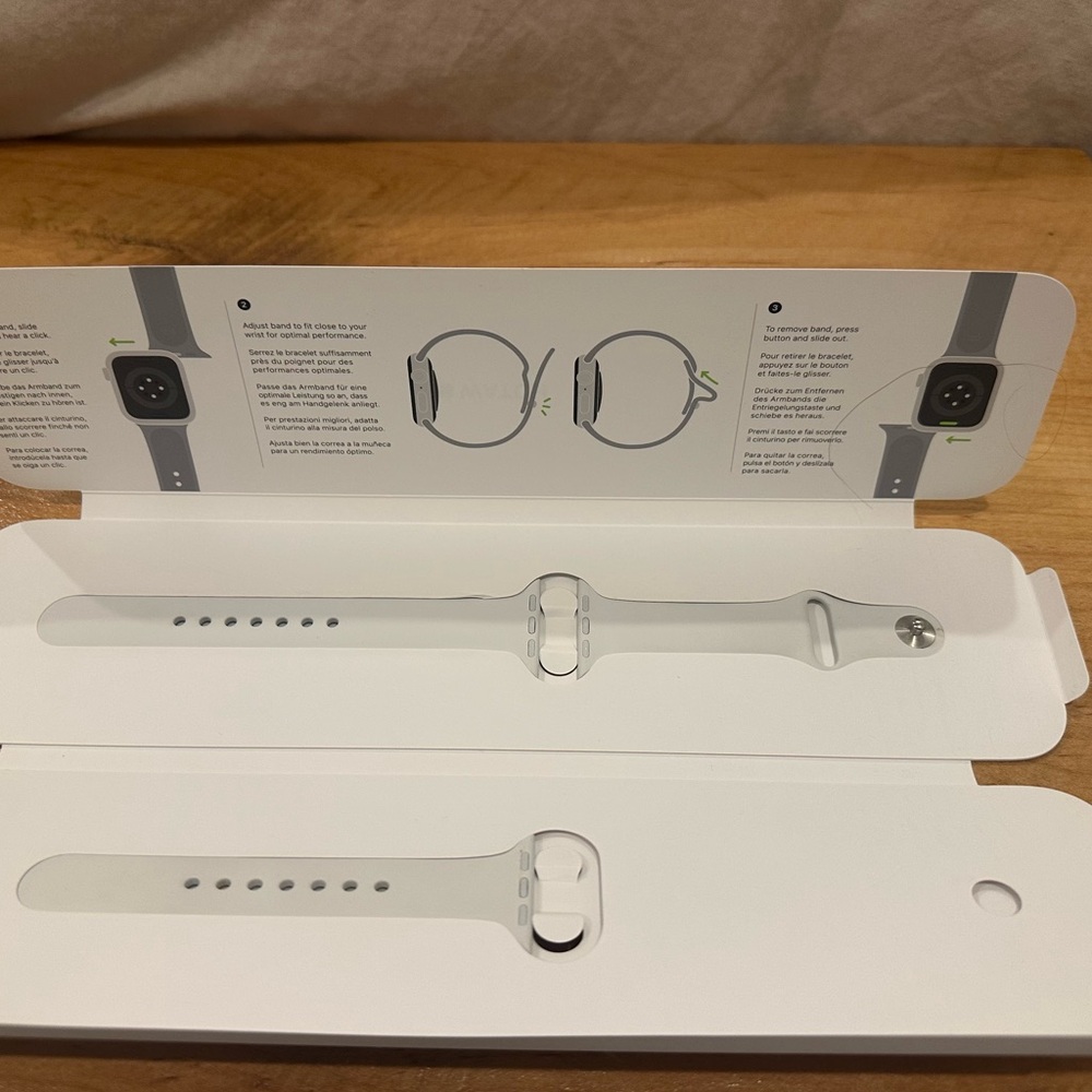 Apple Watch 40mm white band